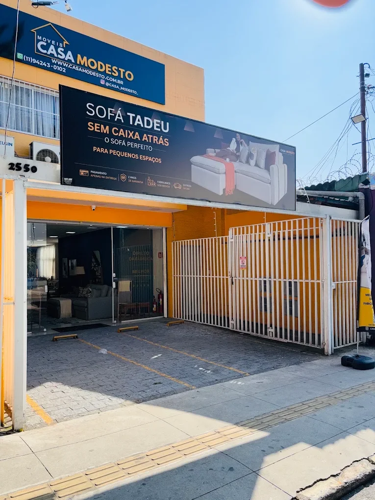 Vista externa da entrada da Casa Modesto